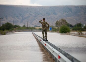 «Επιτελικός» βούρκος: Πνίγουν τον λαό, βουλιάζει η κυβέρνηση
