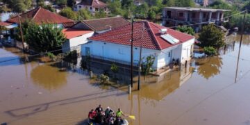 Η κακοκαιρία «επιτελικό κράτος» έπνιξε Μαγνησία και Θεσσαλία