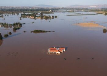 Άμεσος κίνδυνος οξύτατης υγειονομικής κρίσης στη Θεσσαλία