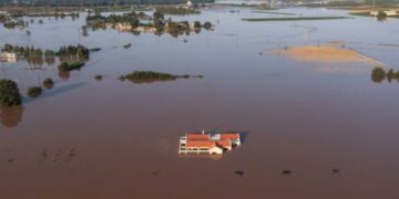 Άμεσος κίνδυνος οξύτατης υγειονομικής κρίσης στη Θεσσαλία
