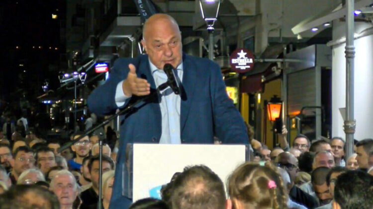 Μπέος: η χυδαιότητα της εξουσίας προσωποποιημένη