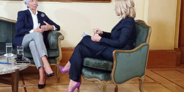 Η EKT στην Αθήνα: Μεταμνημονιακοί έπαινοι και νουθεσίες Λαγκάρντ για «περισσότερες μεταρρυθμίσεις»