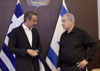 Αγκαλιάζουν τους δολοφόνους!