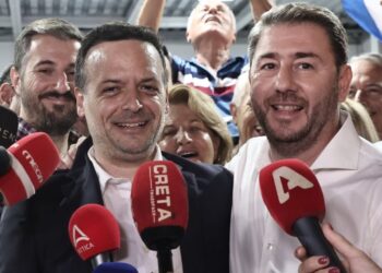 ΠΑΣΟΚ: Διεκδικεί αναβάθμιση από δεκανίκι σε «δεύτερο πόλο» του συστήματος