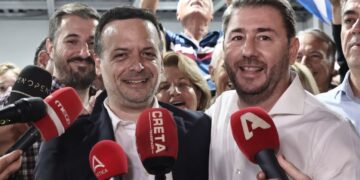 ΠΑΣΟΚ: Διεκδικεί αναβάθμιση από δεκανίκι σε «δεύτερο πόλο» του συστήματος