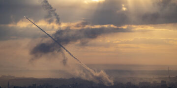 Μέση Ανατολή: Αιφνιδιαστική επίθεση Χαμάς στο Ισραήλ με ρουκέτες – Ενοπλοι Παλαιστίνιοι πέρασαν τα σύνορα (Video)