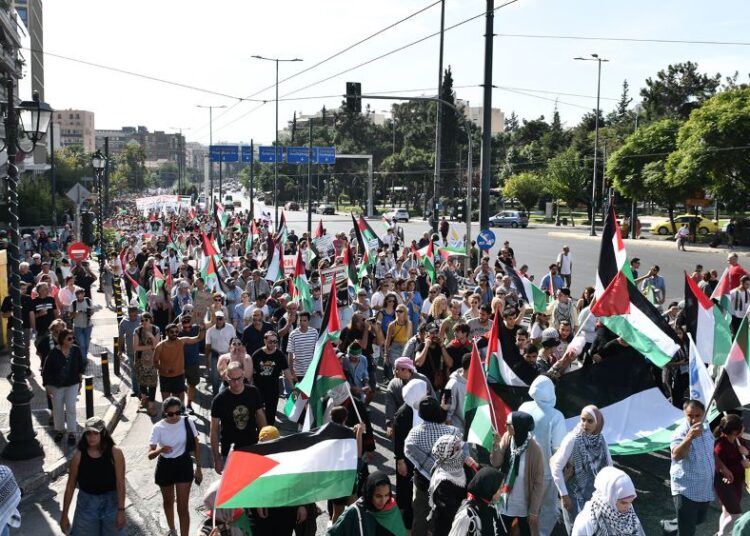 Ποτάμι διαδηλωτών φώναξε κατά της σφαγής στη Γάζα και της εμπλοκής της Ελλάδας (φωτογραφίες-βίντεο)