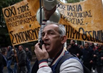 Διώξεις στην εκπαίδευση: Στέλνουν στο πειθαρχικό και τον Ηλία Σμήλιο!