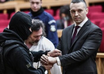 Κώστας Παπαδάκης: Καταγγέλλει την ευνοϊκή μεταχείριση του Κασιδιάρη