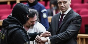 Κώστας Παπαδάκης: Καταγγέλλει την ευνοϊκή μεταχείριση του Κασιδιάρη