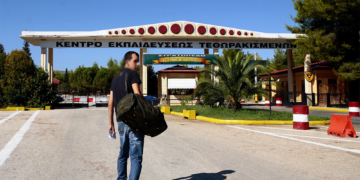 ΚΕΤΘ Αυλώνας: Δηλητηριάσεις, 30 κρούσματα COVID, τρία άτομα νοσηλευτικό προσωπικό για πάνω από 2000 άτομα