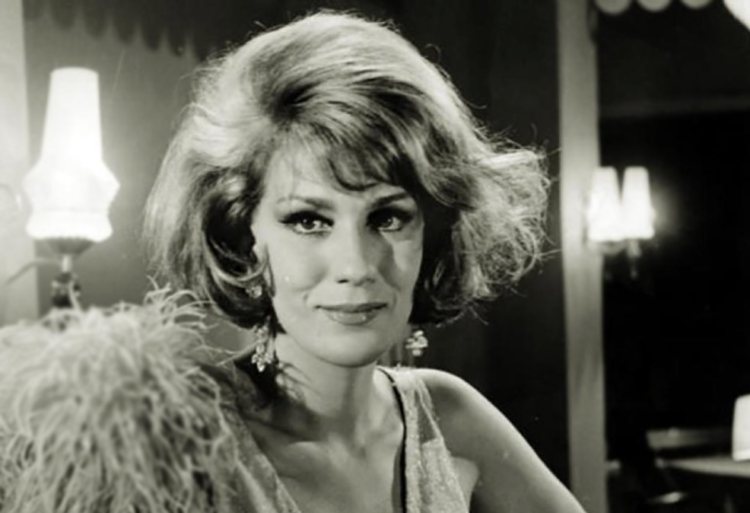 Μαίρη Χρονοπούλου: Μια κυρία που δεν θα ξαναπάει στα μπουζούκια