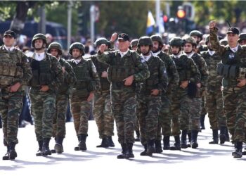 Να μπει επιτέλους ένα τέλος στις παρελάσεις!
