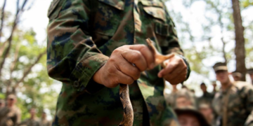 Φίδια και αράχνες: Μια ανεξήγητη κόλαση ζουν στρατιώτες στα πιο μαύρα τάγματα (φωτό)