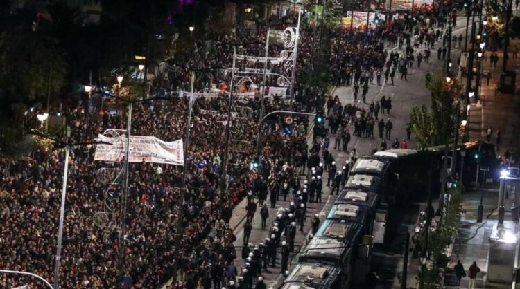 Η πορεία της πορείας του Πολυτεχνείου κόντρα στην υποταγή