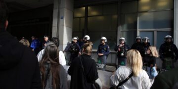 Στον πάγκο του… φορο-χασάπη οι φτωχομεσαίοι