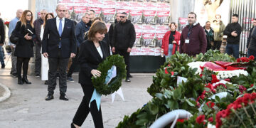 Κόβοντας το Πολυτεχνείο στα μέτρα τους