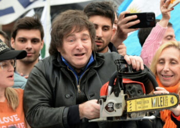 Κόβοντας το Πολυτεχνείο στα μέτρα τους