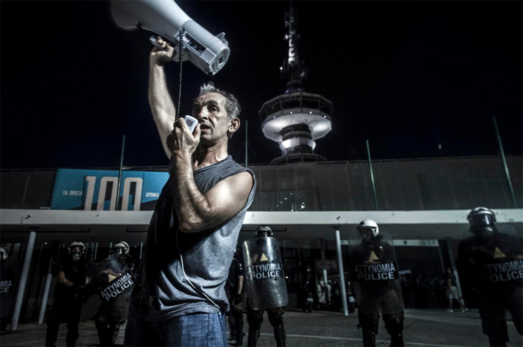 Υπογραφές Αλληλεγγύης στον αγωνιστή δάσκαλο Ηλία Σμήλιο