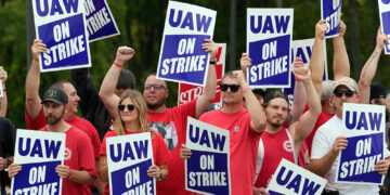 Με επιτυχία έληξε η απεργία στις αυτοκινητοβιομηχανίες