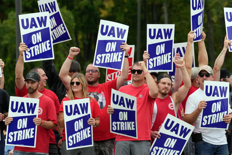 Με επιτυχία έληξε η απεργία στις αυτοκινητοβιομηχανίες