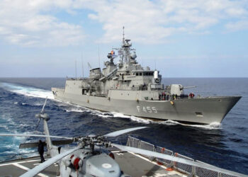 Επικίνδυνη αποστολή φρεγάτας στην Ερυθρά θάλασσα