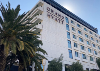 Μαχητική παρέμβαση του Συνδικάτου Επισιτισμού ενάντια στις απολύσεις στο ξενοδοχείο Grand Hyatt (βίντεο)