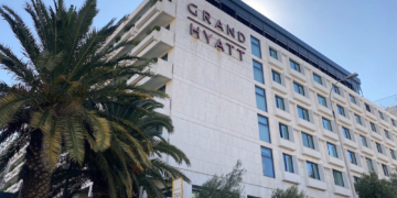 Μαχητική παρέμβαση του Συνδικάτου Επισιτισμού ενάντια στις απολύσεις στο ξενοδοχείο Grand Hyatt (βίντεο)