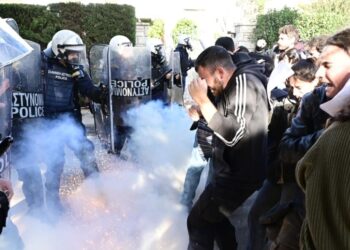 Σύνοδος Πρυτάνεων: Χτύπημα των ΜΑΤ στη φοιτητική συγκέντρωση – Η ιδιωτικοποίηση δε θα περάσει! (φωτο-βίντεο)