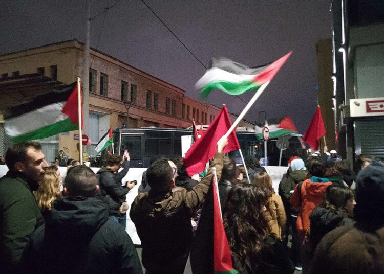 Μαχητική διαδήλωση αλληλεγγύης στην Παλαιστίνη στα γραφεία ισραηλινής εταιρείας (φώτο)