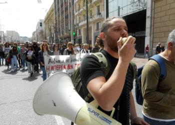 Δαγκάνα ακρίβειας και χαμηλών μισθών