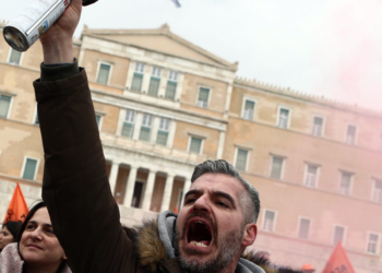 Αγώνας – Να μη  συνηθίσουμε  τη φτώχεια!