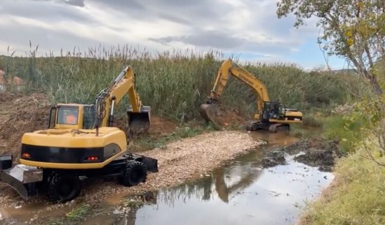Μεγάλο Ρέμα Ραφήνας: Ξεκίνησε η καταστροφή – Συγκέντρωση το Σάββατο ενάντια στο τσιμέντωμα υγροβιότοπων