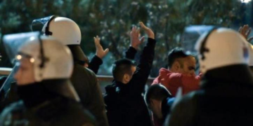 Η μπάλα στην εξέδρα, στο απυρόβλητο οι ΠΑΕ