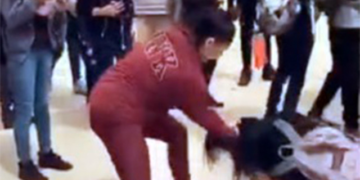 Ποστάροντας το ταξίδι προς τον θάνατο