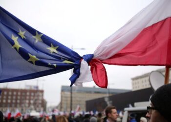 Νέα κυβέρνηση, παλιές πρακτικές χειραγώγησης στην Πολωνία-Περισκόπιο 23.12