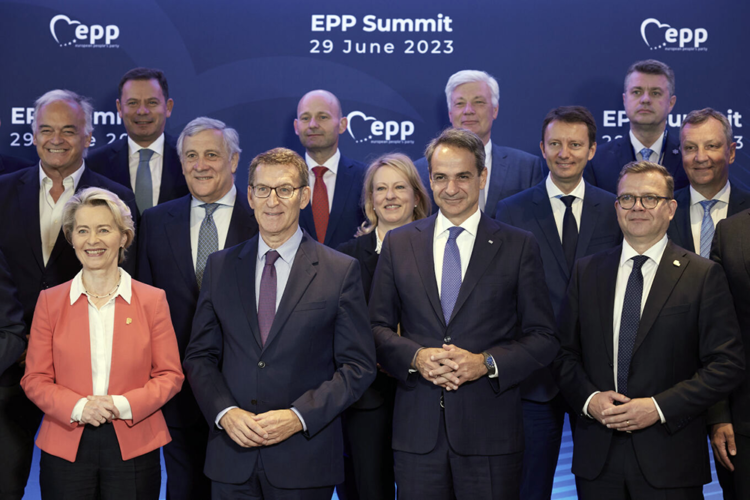 «Η κοινωνία πάει δεξιά»; Τι συμβαίνει με την Αριστερά;