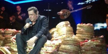 Ο Βασίλης Καρράς και οι πολλές αποχρώσεις του λαϊκού