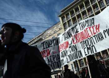 Τρομοκρατία για να σπάσουν οι καταλήψεις