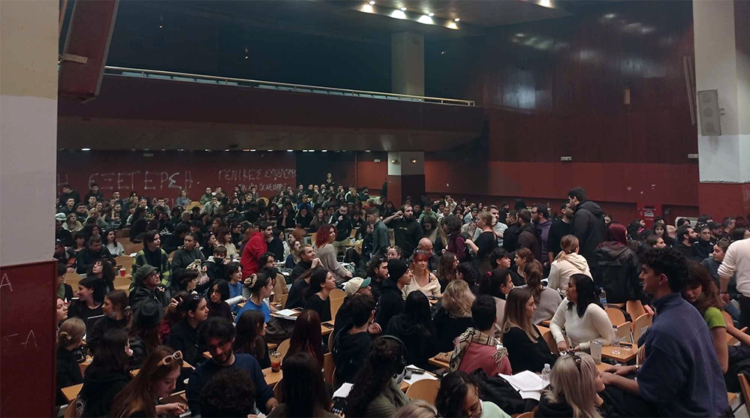 Οι φοιτητικές συνελεύσεις διαψεύδουν την κυβέρνηση