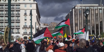 Επίθεση της αστυνομίας στη συγκέντρωση συμπαράστασης στην Παλαιστίνη στο Σύνταγμα