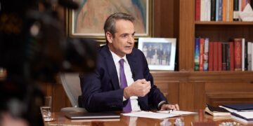 Φθηνοί τακτικισμοί υπό «κηδεμονία» της ακροδεξιάς πτέρυγας για τον γάμο των ομόφυλων ζευγαριών