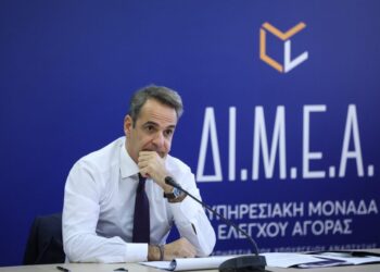 Aκρίβεια και «τρελά κέρδη»  για βιομηχανίες και σούπερ μάρκετ