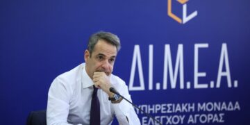 Aκρίβεια και «τρελά κέρδη»  για βιομηχανίες και σούπερ μάρκετ