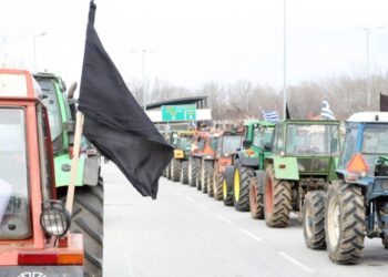 Αγρότες: Στήνονται μπλόκα σε όλη τη χώρα