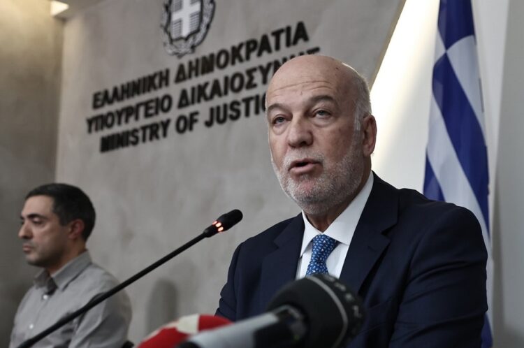 Νέος Ποινικός Κώδικας: Πάει ο άρτος, τώρα θέαμα και βούρδουλας