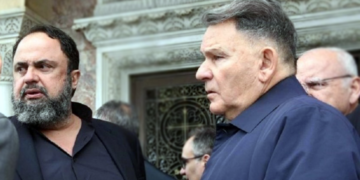 Επιχειρηματικός πόλεμος με θύματα  τους φιλάθλους