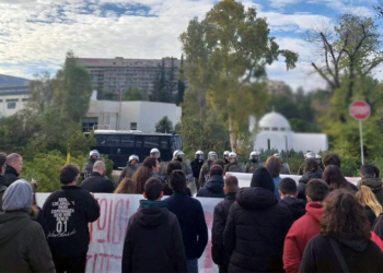 Εισβολή και ξύλο από ΜΑΤ στο ΕΜΠ, άμεση κινητοποίηση φοιτητών/τριών υποχρέωσε την ΕΛΑΣ σε αποχώρηση (φώτο και βίντεο)