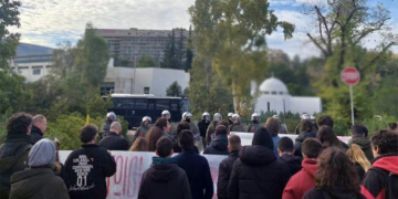 Εισβολή και ξύλο από ΜΑΤ στο ΕΜΠ, άμεση κινητοποίηση φοιτητών/τριών υποχρέωσε την ΕΛΑΣ σε αποχώρηση (φώτο και βίντεο)