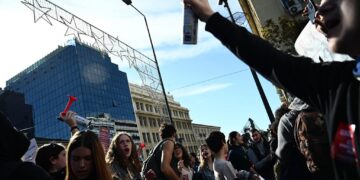 Κάτω τα χέρια από τους μαθητές μας!